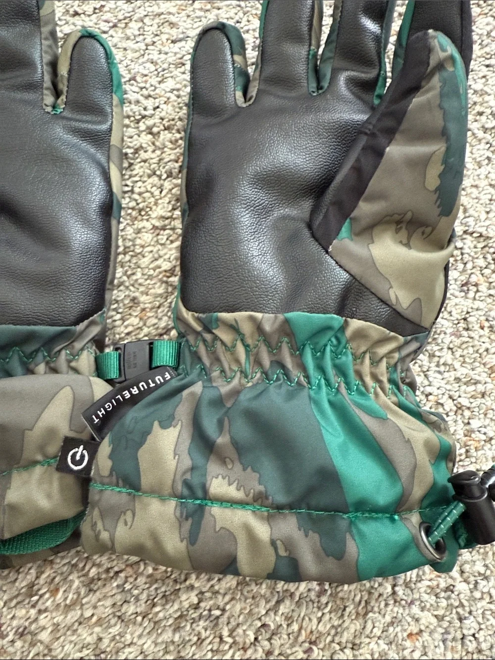 The North Face Kids Montana Futurelight Etip Green/Olive Camo Winter Glove Med